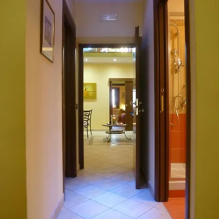 Domus Traiani Nocleg ze śniadaniem 2*