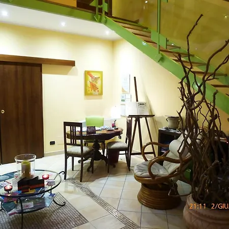 לינה וארוחת בוקר Domus Traiani 4*