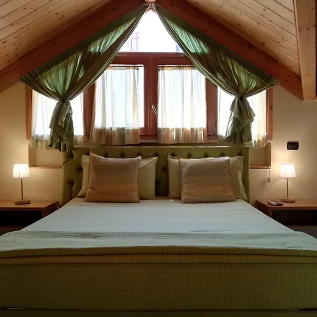 Bed & Breakfast Domus Traiani 4*