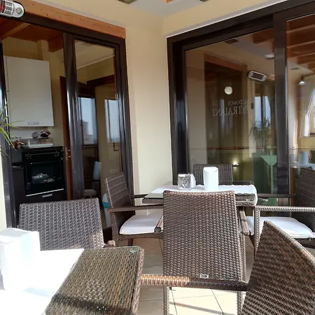 Domus Traiani לינה וארוחת בוקר 4*