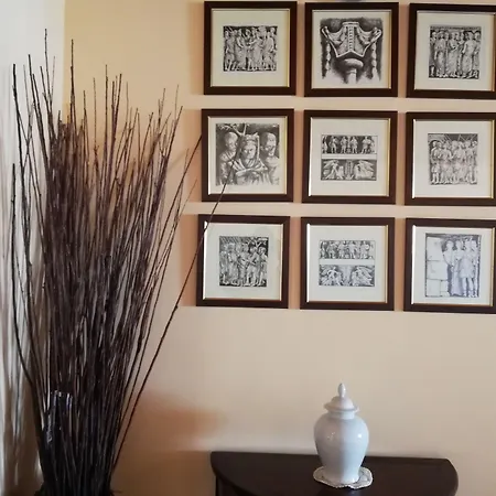 Domus Traiani Bed & Breakfast 4*